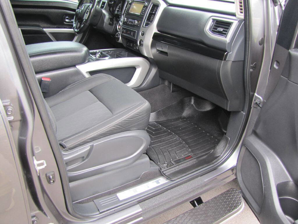 Used 2017 Nissan Titan SV AWD/4WD image 13