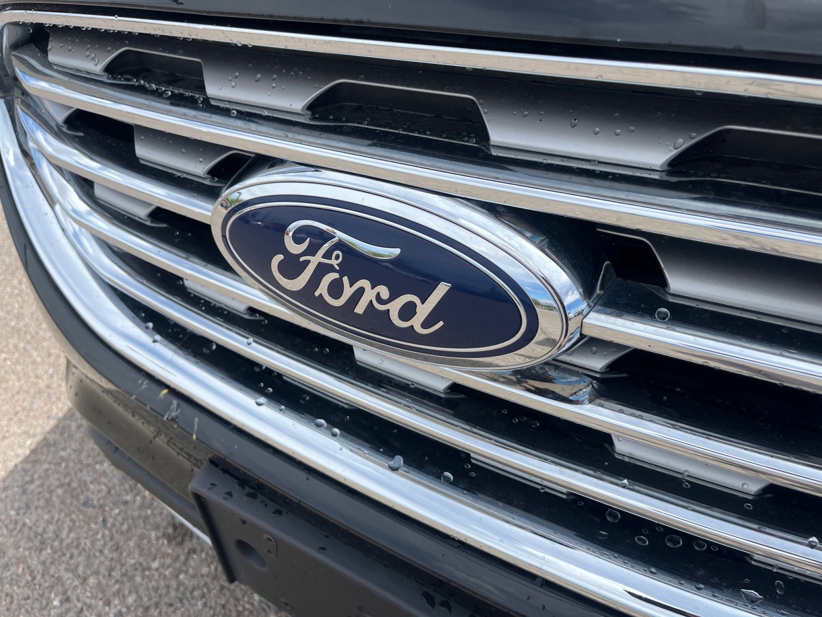 Used 2019 Ford Edge Titanium image 23