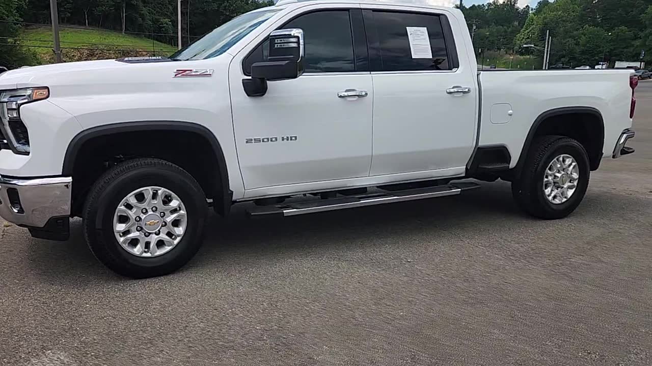 Used 2024 Chevrolet Silverado 2500 LTZ w/ LTZ Convenience Package AWD/4WD image 2