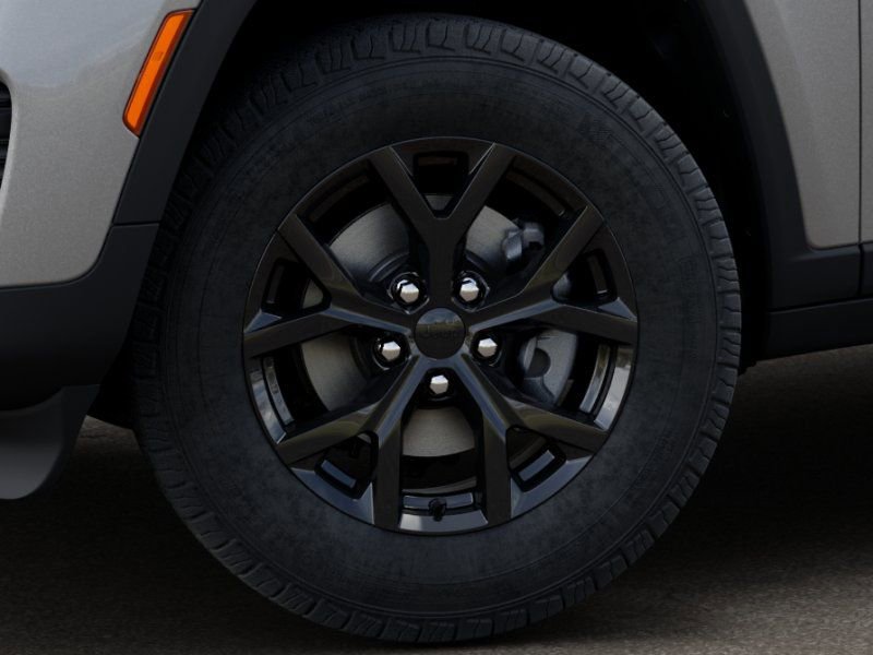 New 2025 Jeep Grand Cherokee Altitude image 8