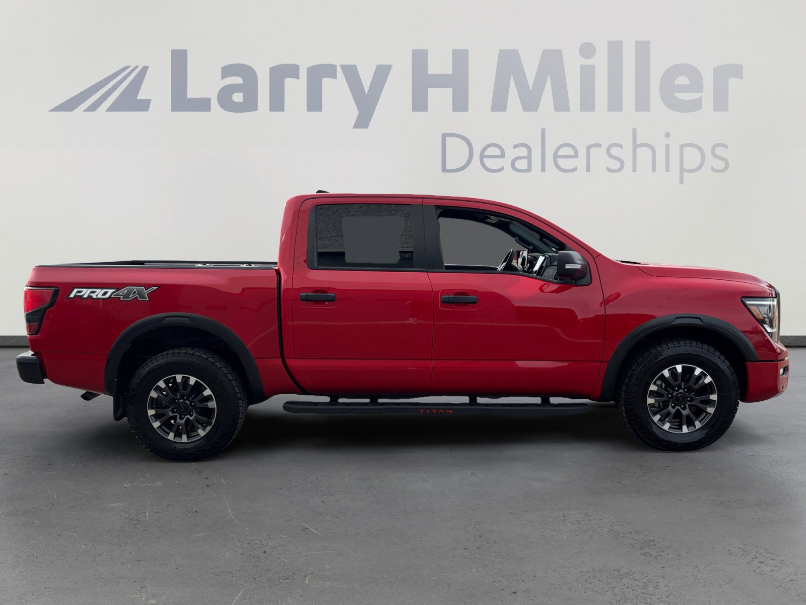 Used 2022 Nissan Titan PRO-4X w/ Pro-4x Convenience Package image 6