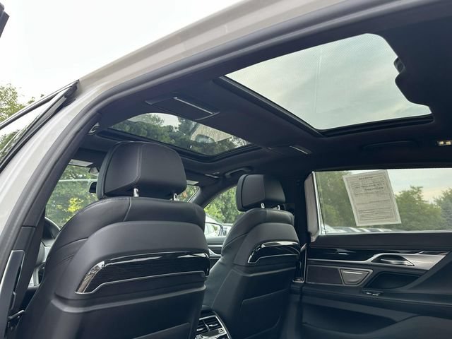 Used 2021 BMW 750i xDrive w/ Autobahn Package AWD/4WD image 24