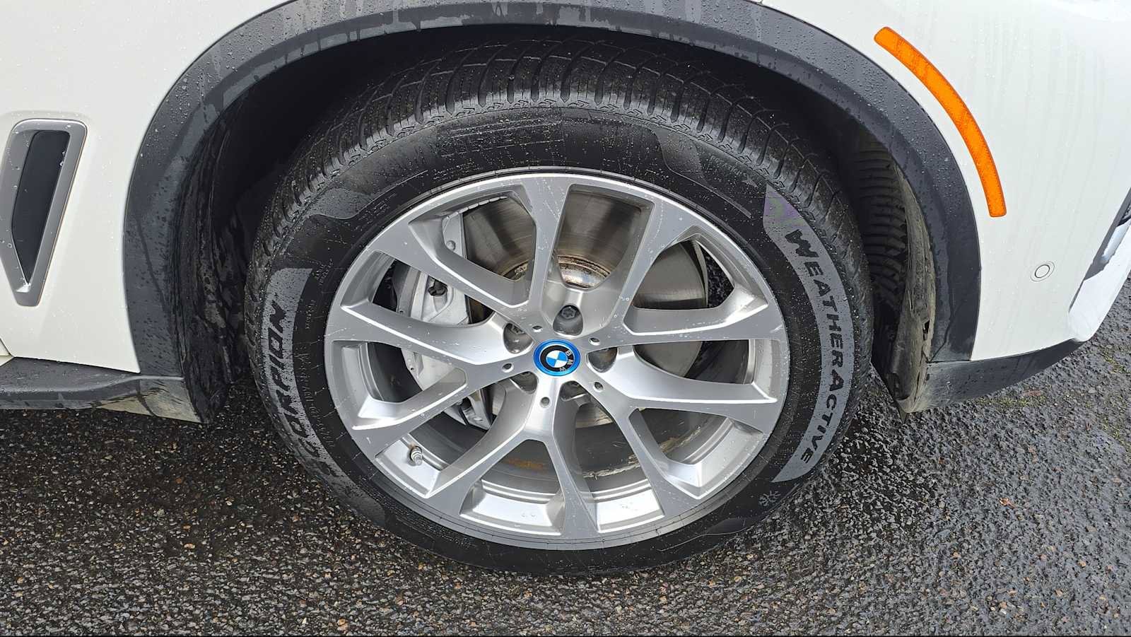 Used 2023 BMW X5 xDrive45e w/ Climate Comfort Package image 9