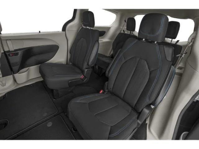 Used 2022 Chrysler Pacifica Touring-L w/ Uconnect Theater Family Group AWD/4WD image 13
