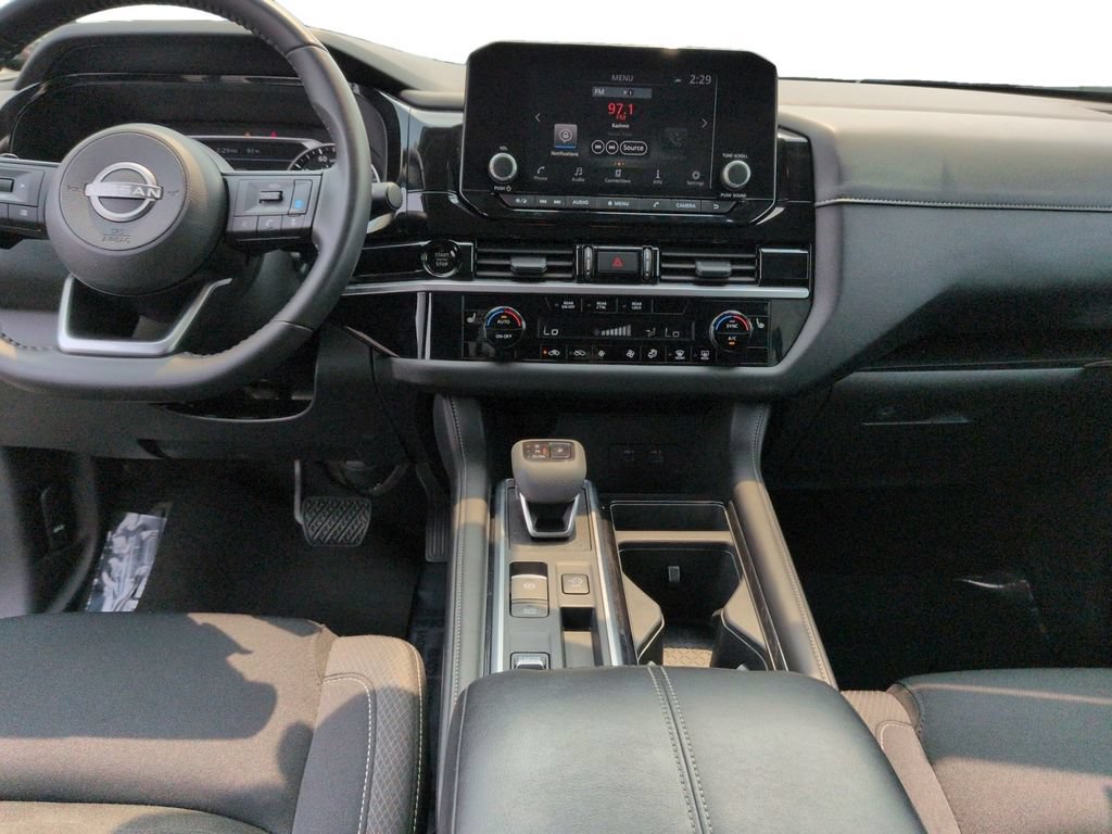 Used 2025 Nissan Pathfinder SV FWD image 11