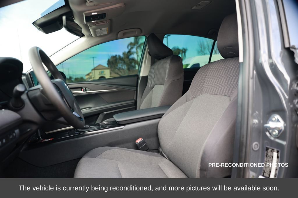 Used 2025 Toyota Camry LE w/ Convenience Package image 17