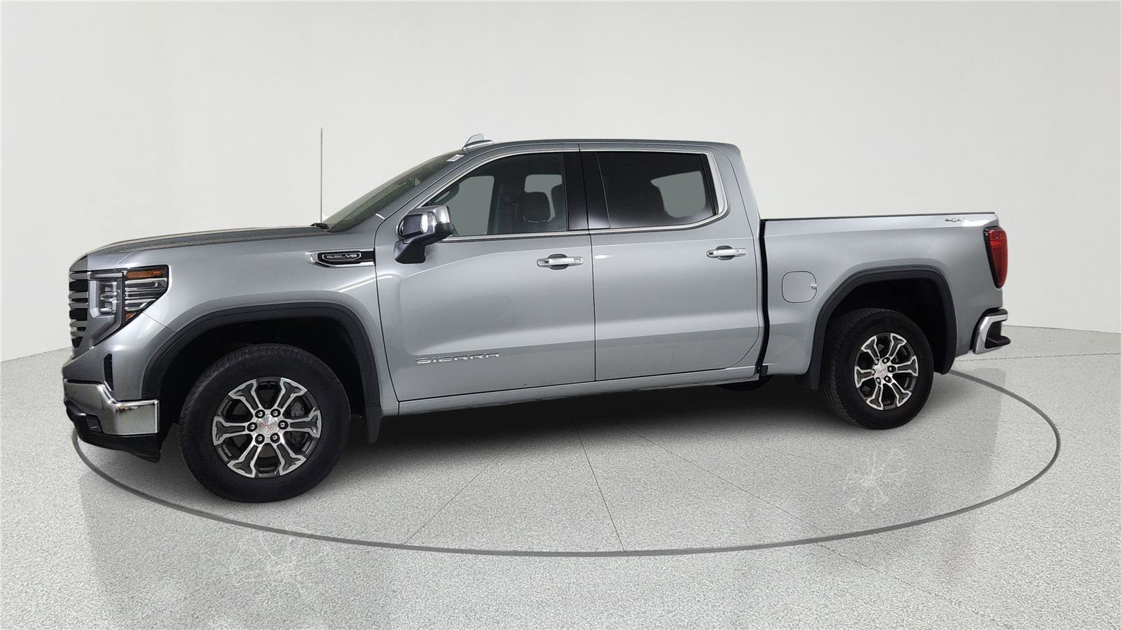 Used 2025 GMC Sierra 1500 SLT AWD/4WD image 2