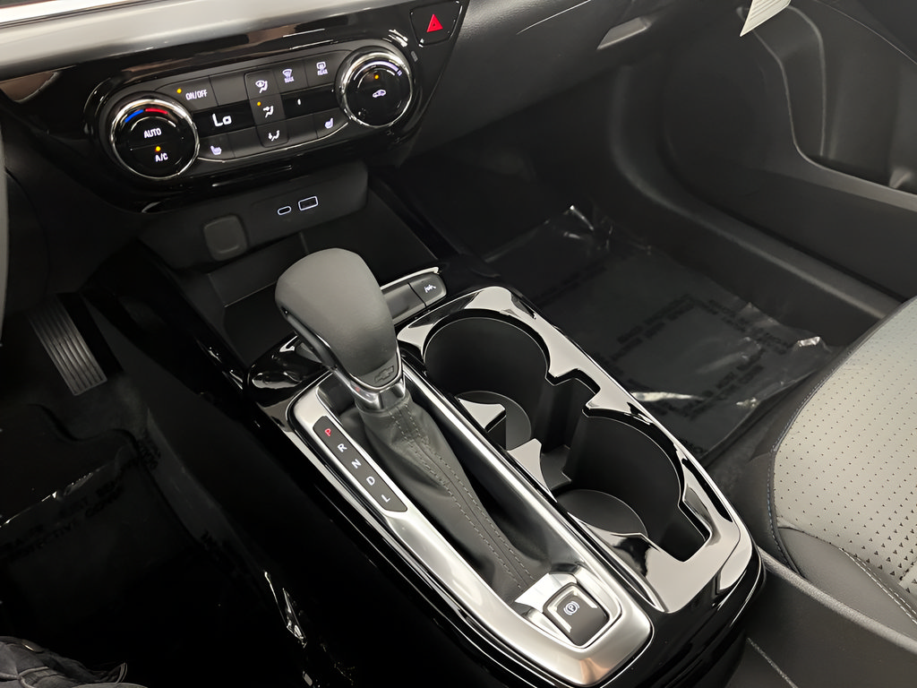 New 2026 Chevrolet Trax LT w/ LT Convenience Package FWD image 17