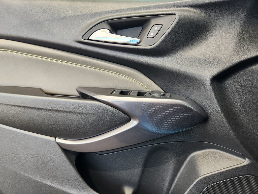 New 2026 Chevrolet Trax ACTIV w/ Sunroof Package FWD image 16