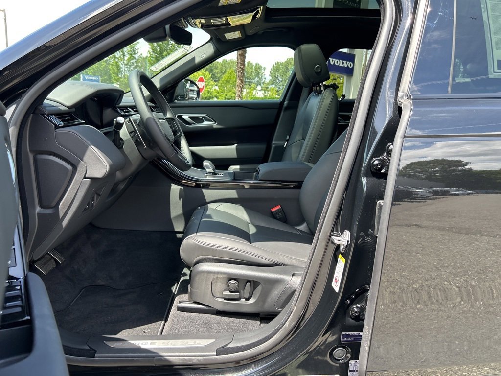 New 2026 Land Rover Range Rover Velar Dynamic SE image 4