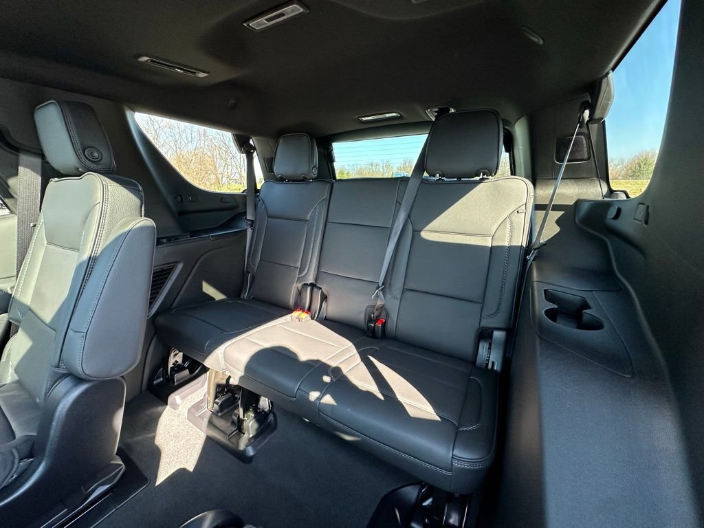 Used 2025 GMC Yukon Denali w/ Sun & Power Step Package image 12