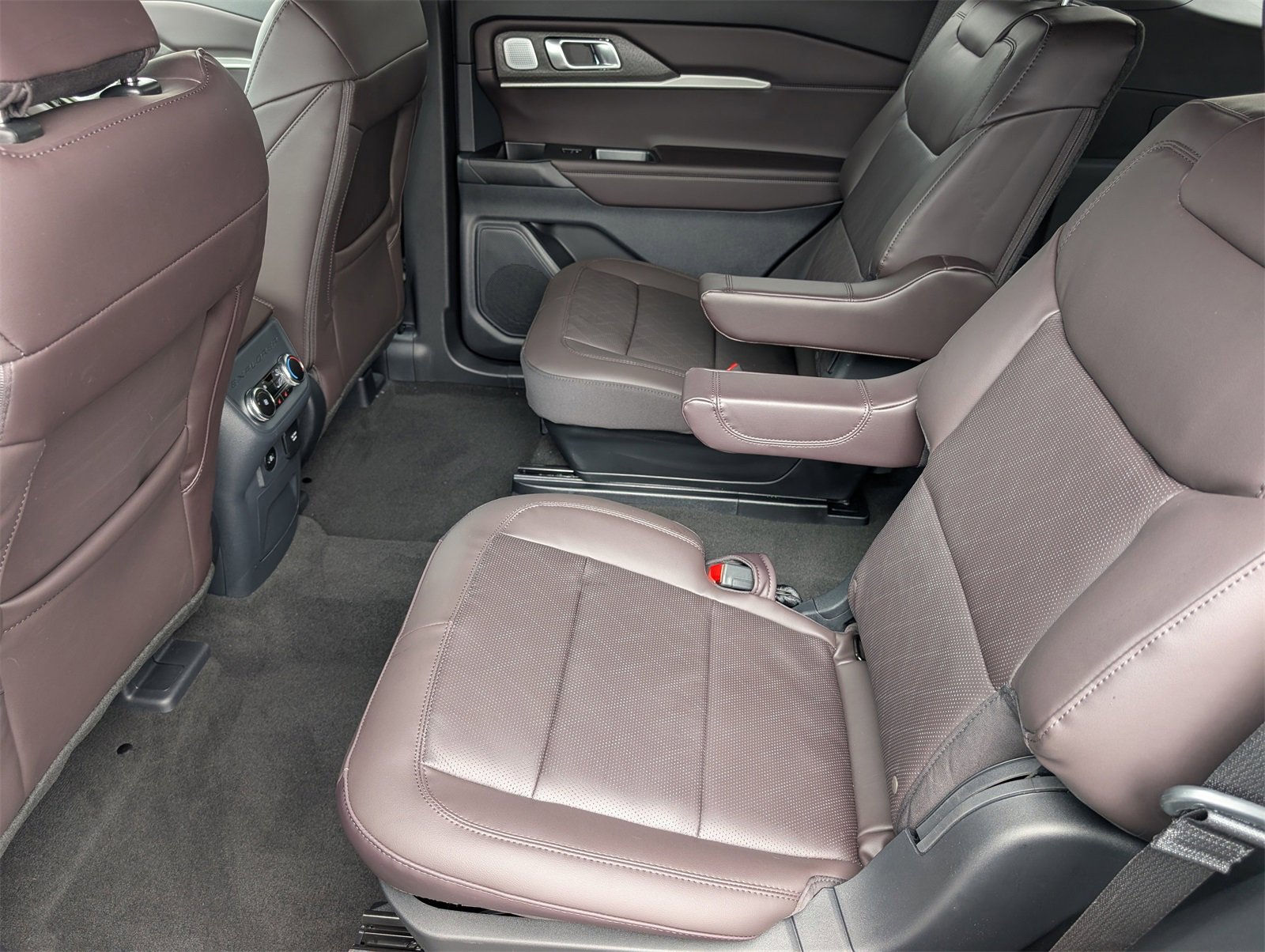 New 2026 Ford Explorer Platinum image 29