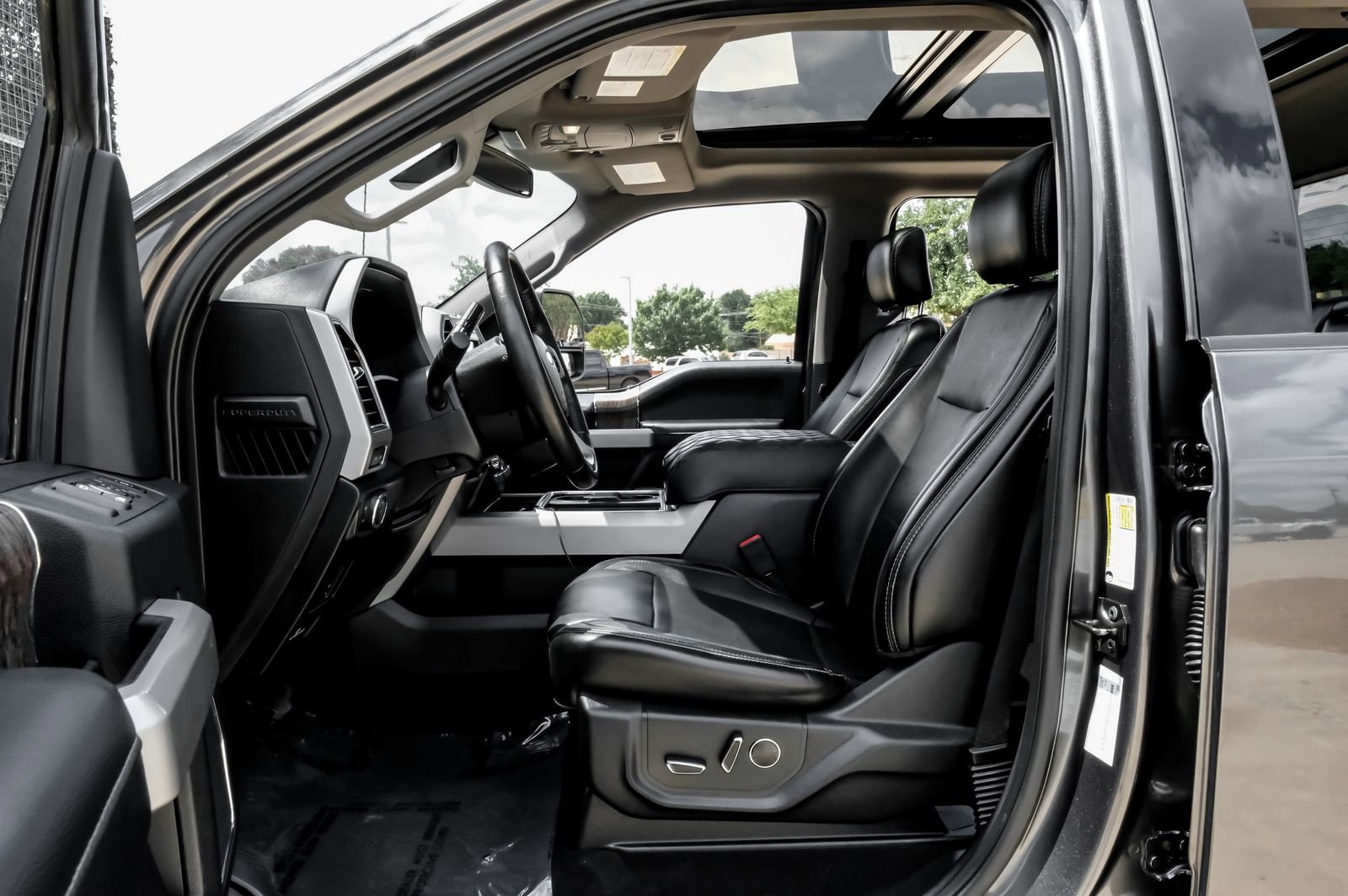 Used 2019 Ford F350 Lariat AWD/4WD image 4