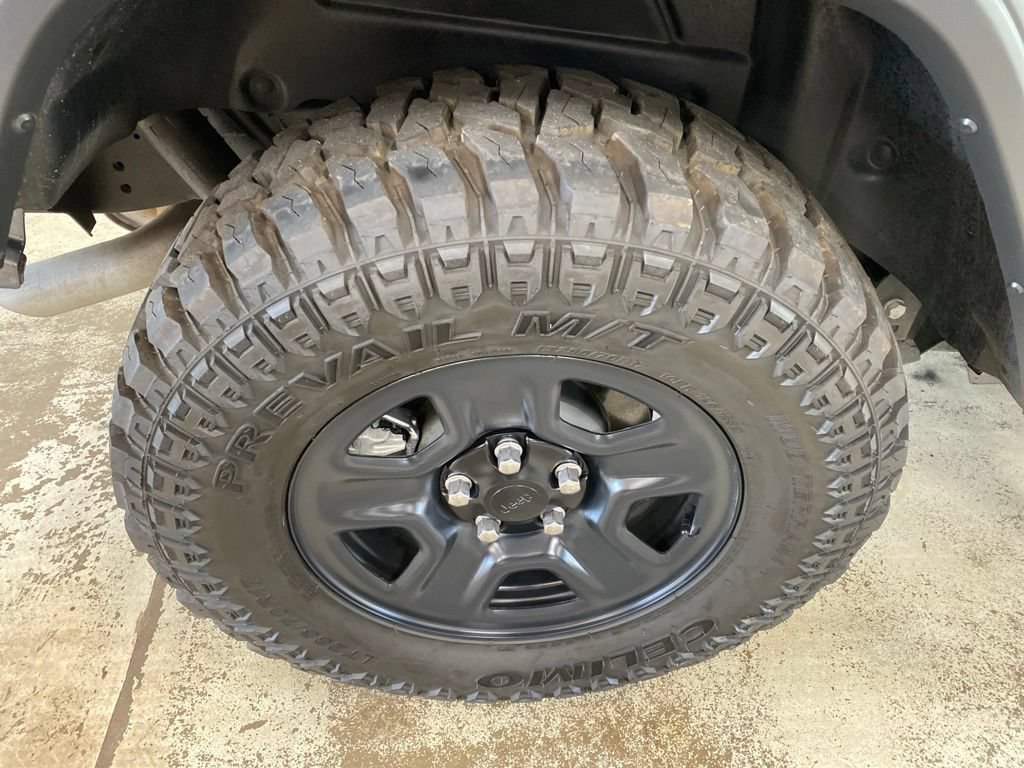 Used 2025 Jeep Wrangler Sport AWD/4WD image 14