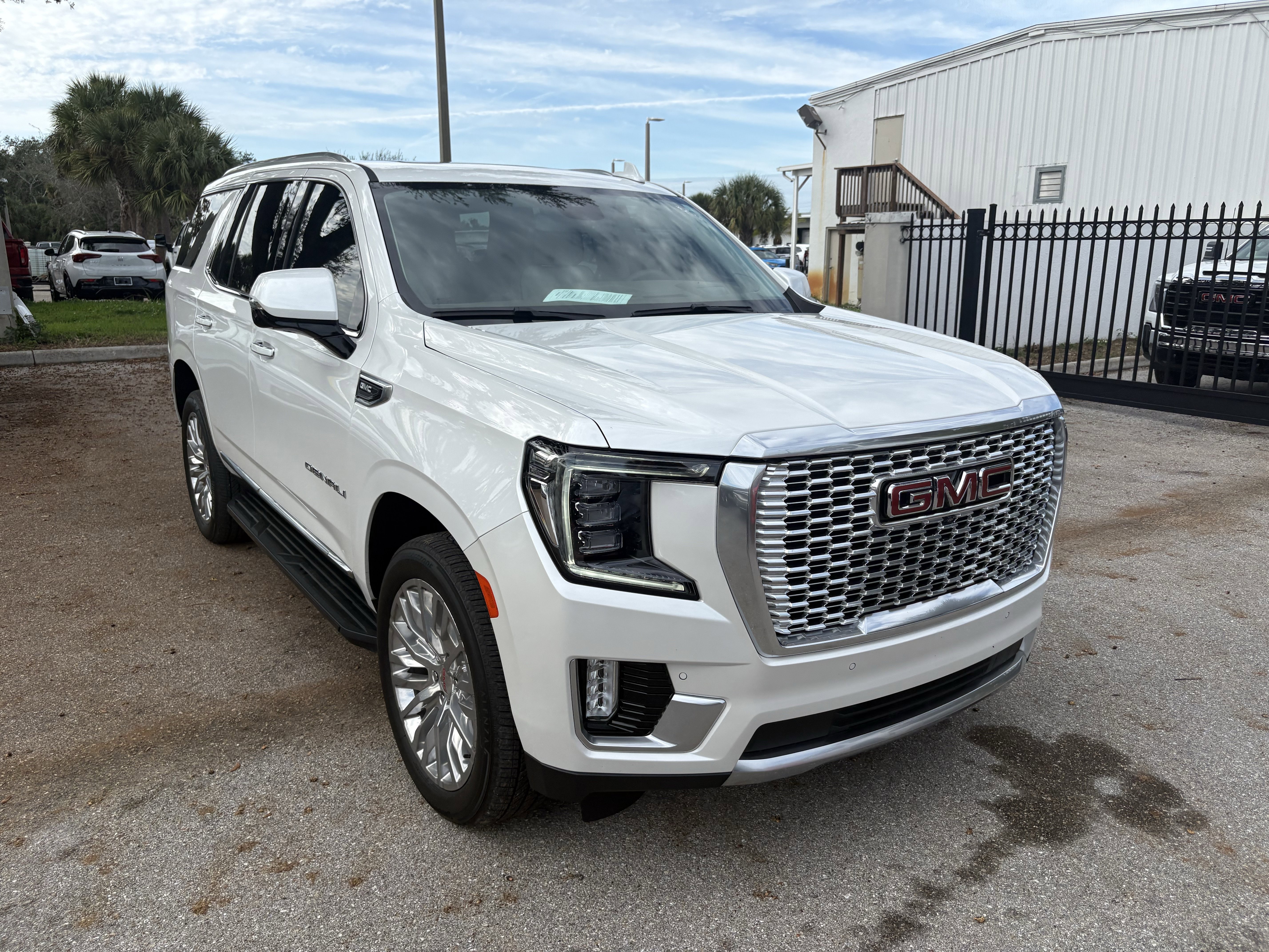 Used 2024 GMC Yukon Denali image 1
