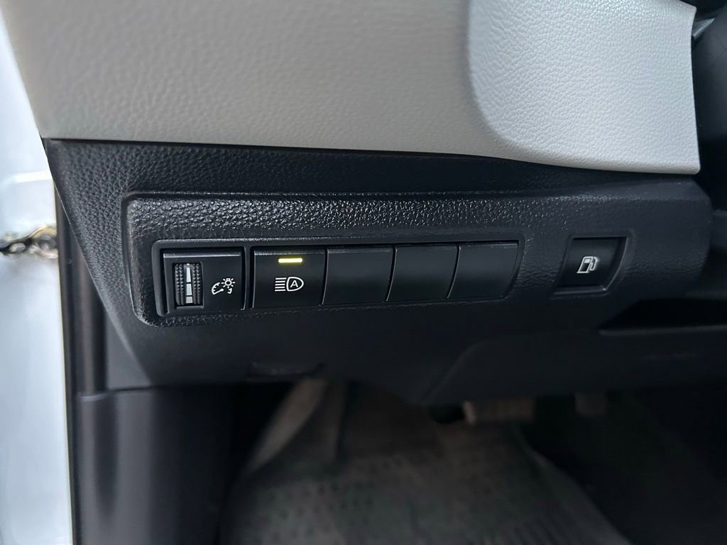 Used 2022 Toyota Corolla LE FWD image 16