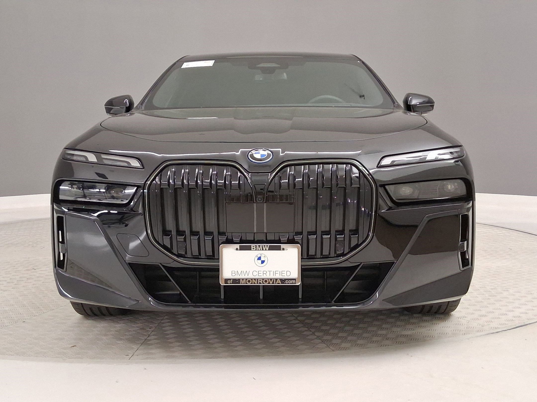 Certified 2025 BMW 750e xDrive w/ Premium Package AWD/4WD image 4