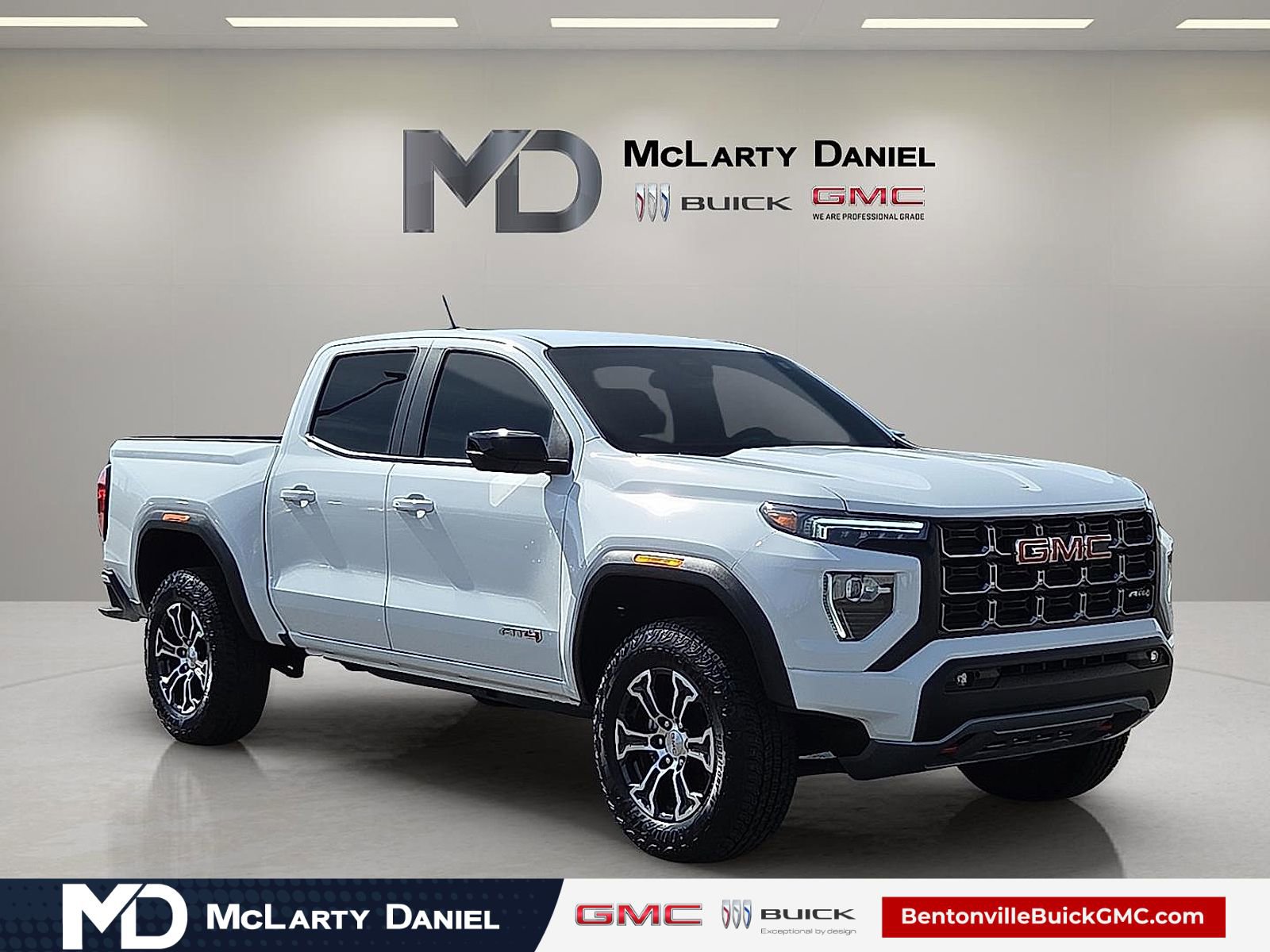 Used 2025 GMC Canyon AT4 image 1