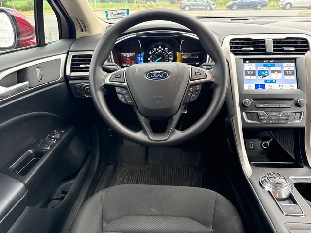 Used 2017 Ford Fusion SE w/ Fusion SE Technology Package FWD image 20