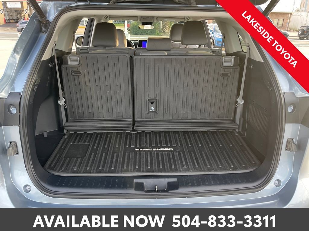 Used 2023 Toyota Highlander LE image 15