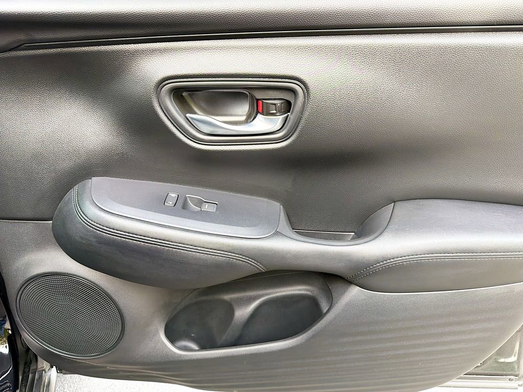 Used 2025 Honda HR-V LX image 29