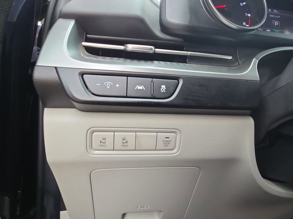Used 2024 Kia Carnival LX FWD image 26