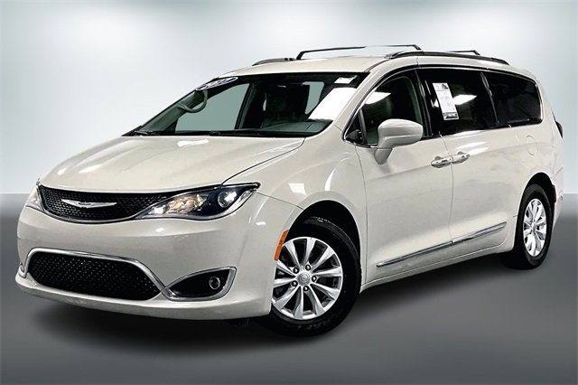 Used 2017 Chrysler Pacifica Touring-L image 3