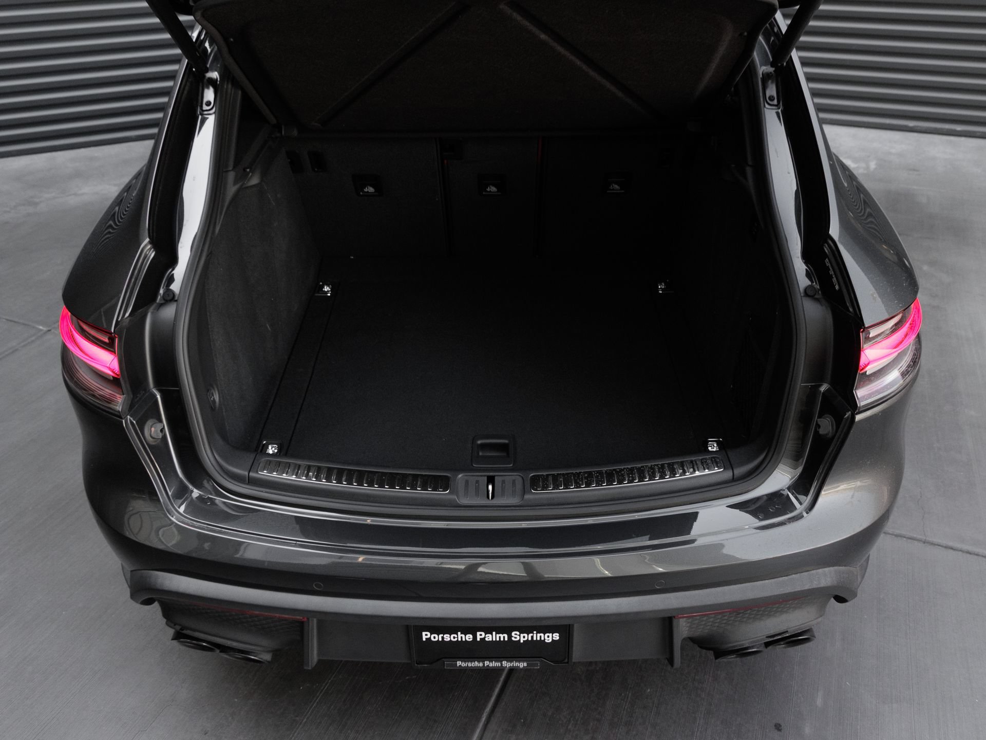 Certified 2023 Porsche Macan S AWD/4WD image 28