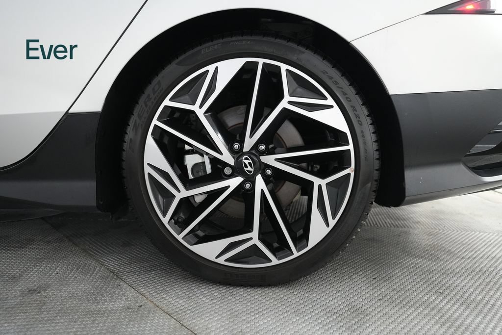 Used 2025 Hyundai Ioniq 6 SEL RWD image 9