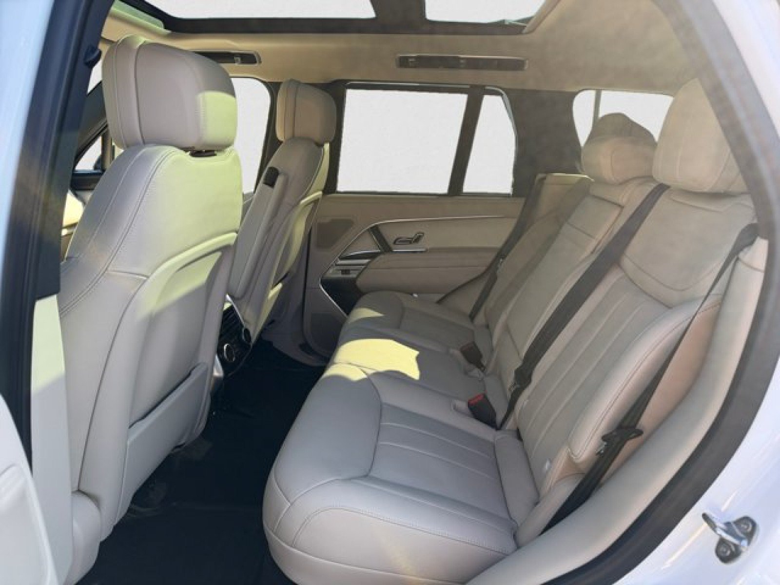 Certified 2024 Land Rover Range Rover SE AWD/4WD image 18