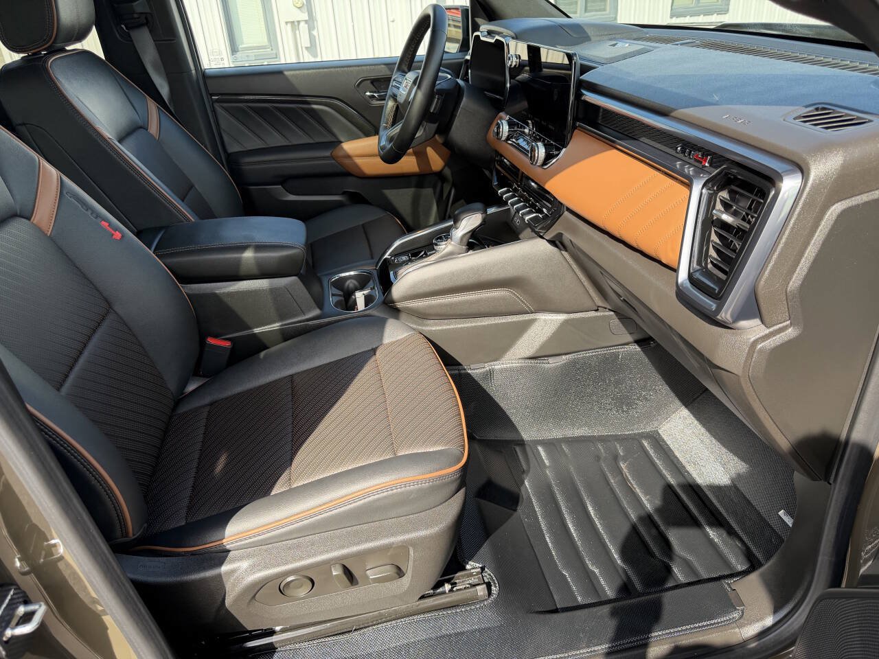 Used 2024 GMC Canyon AT4 w/ AT4 Premium Package AWD/4WD image 27