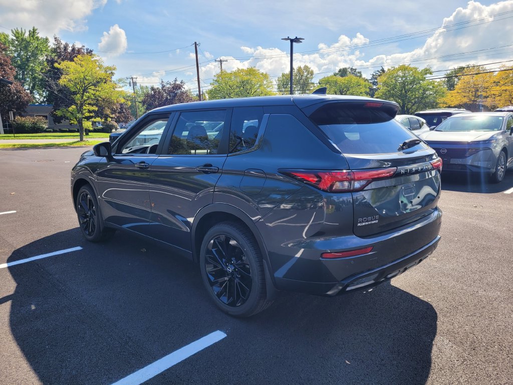 New 2026 Nissan Rogue SL w/ Family Package AWD/4WD image 9