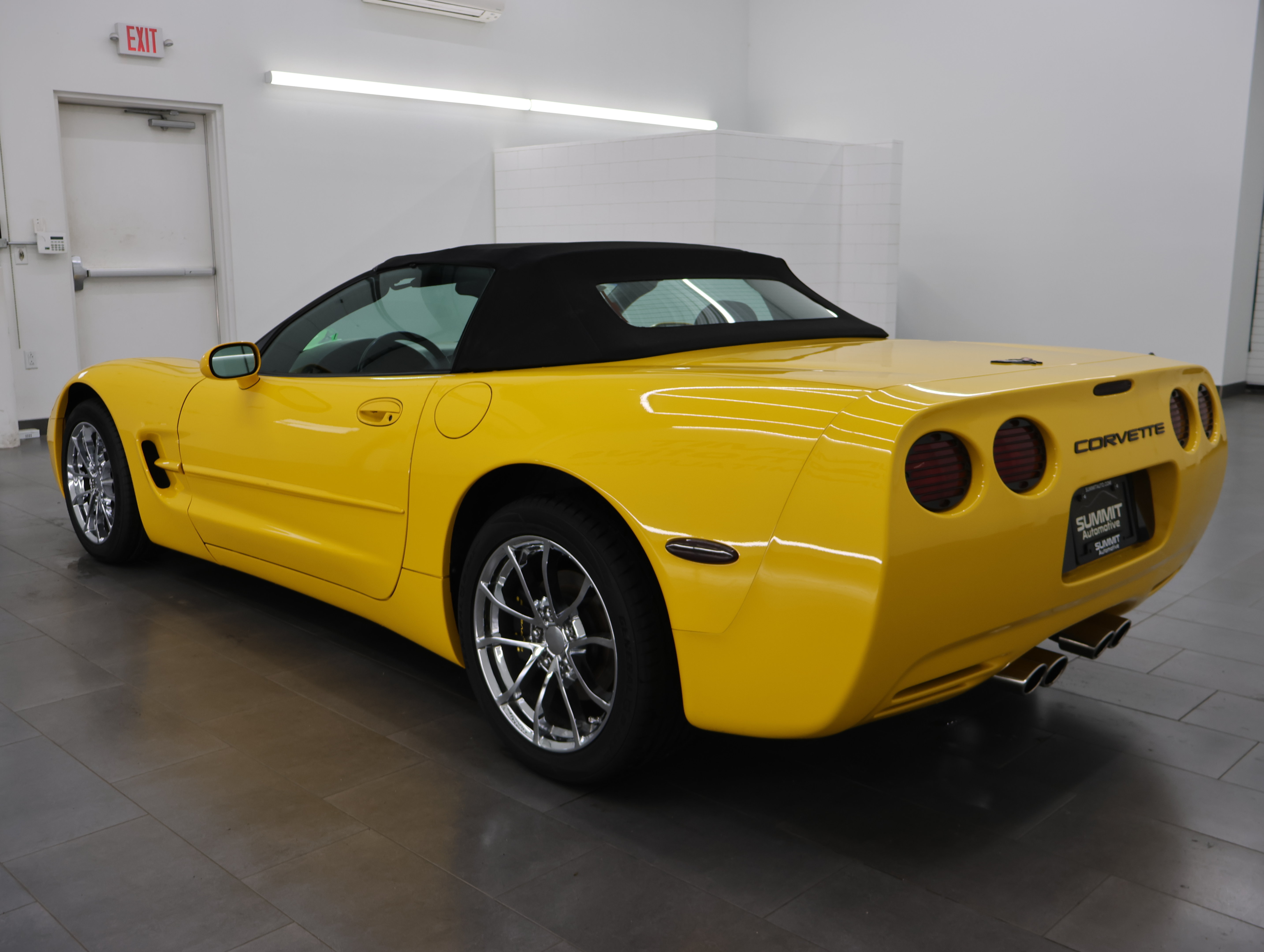 Used 2000 Chevrolet Corvette Convertible w/ Memory Pkg RWD image 36