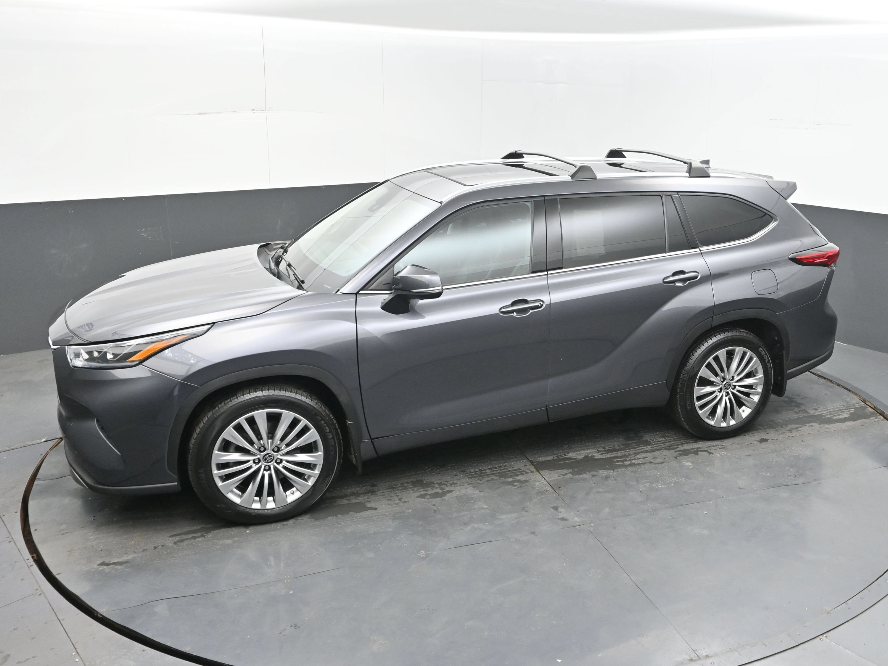 Used 2022 Toyota Highlander Platinum AWD/4WD image 32