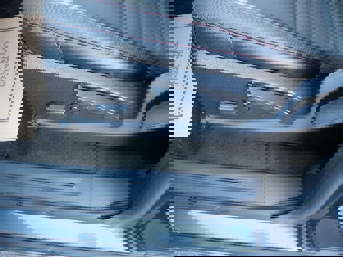 Used 2015 GMC Canyon SLE w/ All-Terrain Package image 16