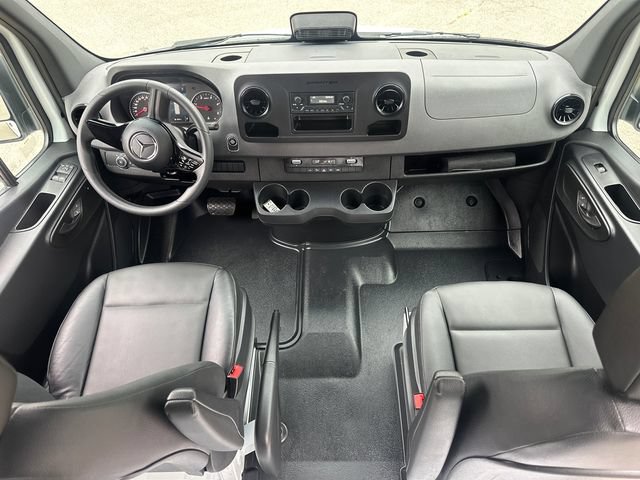Used 2025 Mercedes-Benz Sprinter 2500 image 15