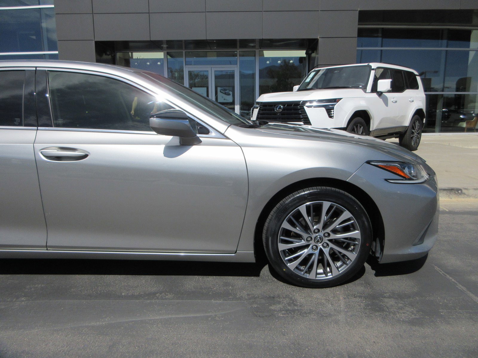 Used 2019 Lexus ES 300h w/ Premium Package FWD image 12