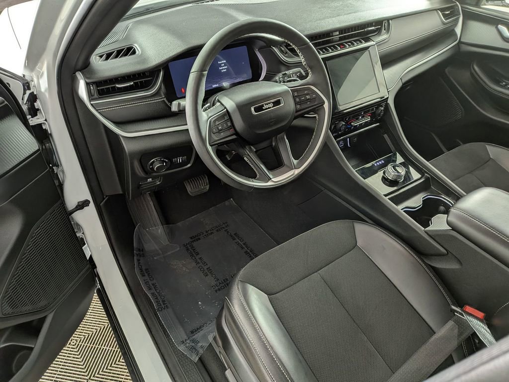 Certified 2024 Jeep Grand Cherokee Altitude image 11