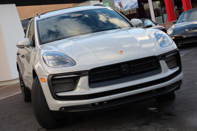 Used 2023 Porsche Macan S image 2