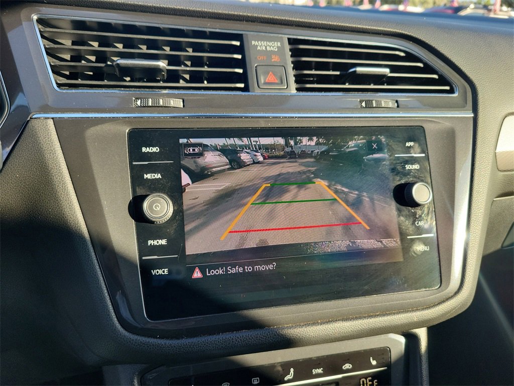 Used 2022 Volkswagen Tiguan SE image 22