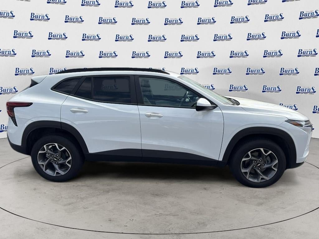 Used 2025 Chevrolet Trax LT w/ LT Convenience Package FWD image 8
