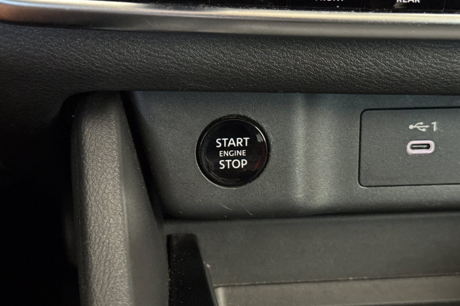 Used 2025 Nissan Rogue SV AWD/4WD image 17