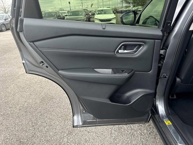 New 2026 Nissan Rogue Platinum image 15