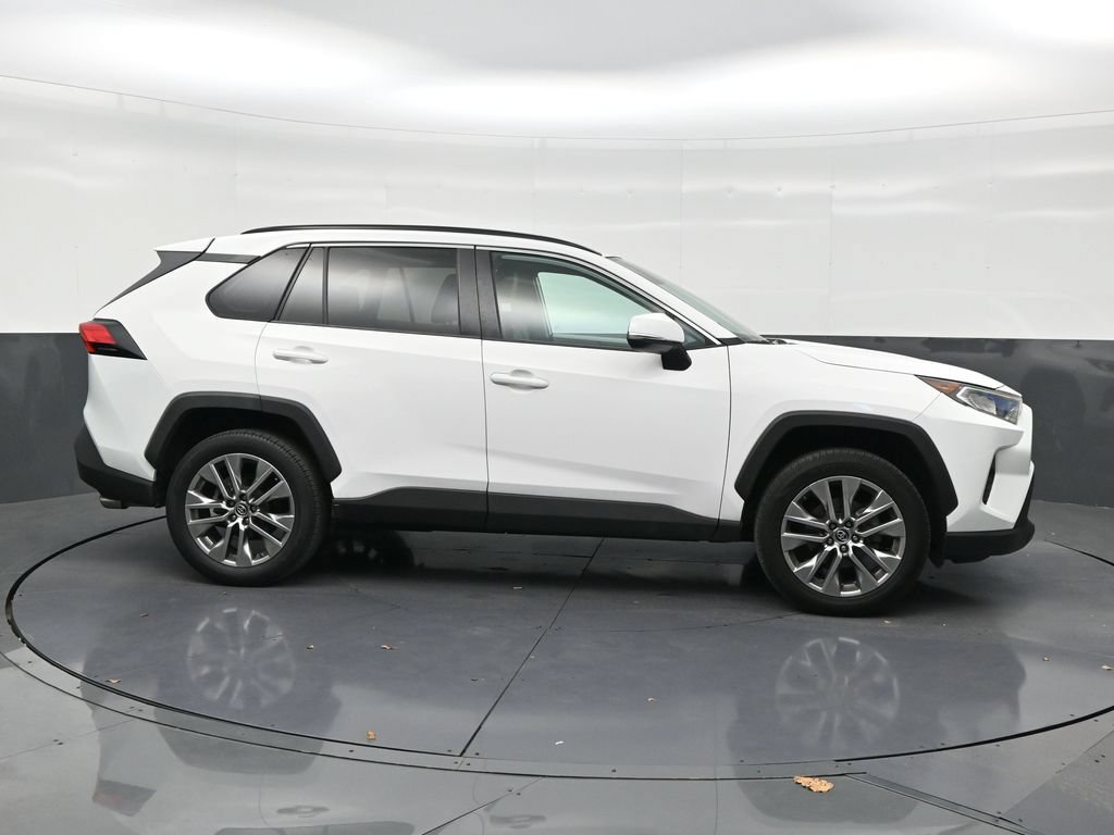 Used 2019 Toyota RAV4 XLE Premium FWD image 6