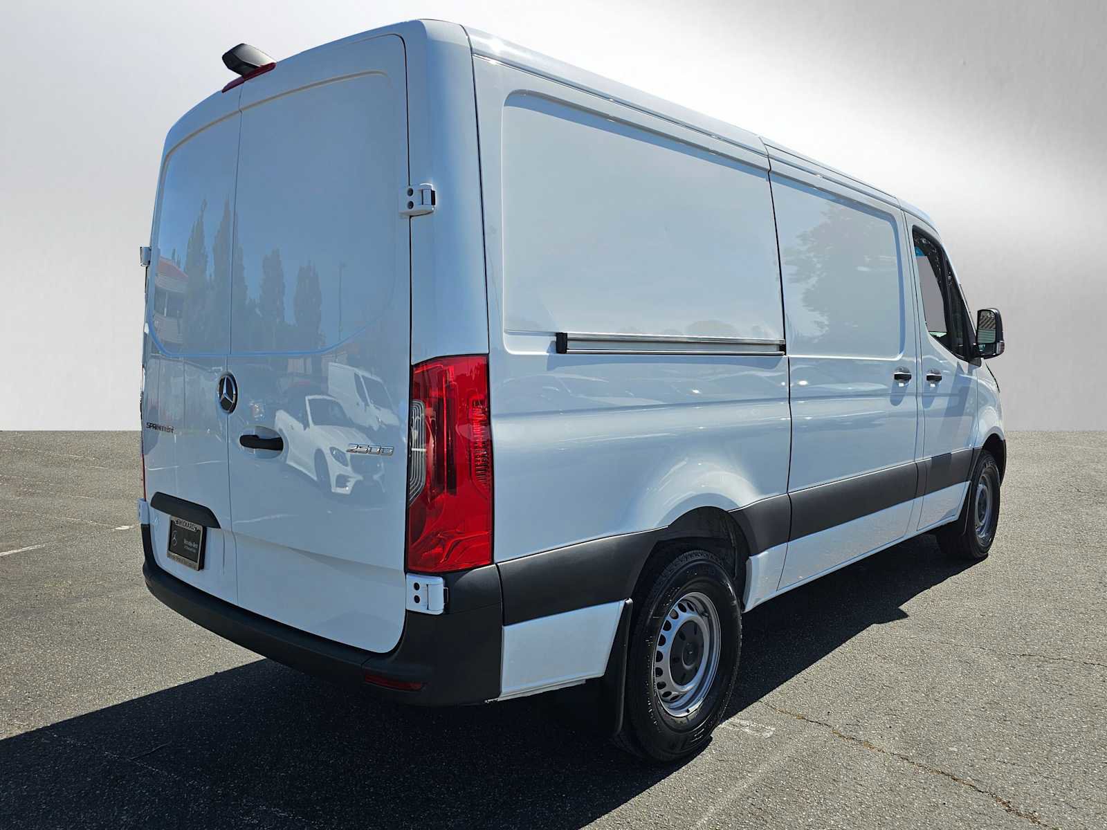 Used 2025 Mercedes-Benz Sprinter 2500 image 3