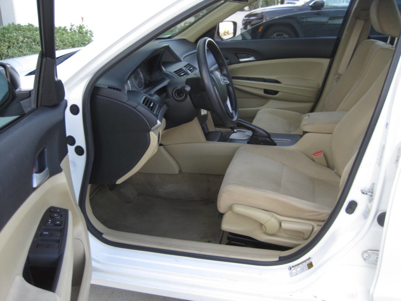 Used 2011 Honda Accord LX image 18