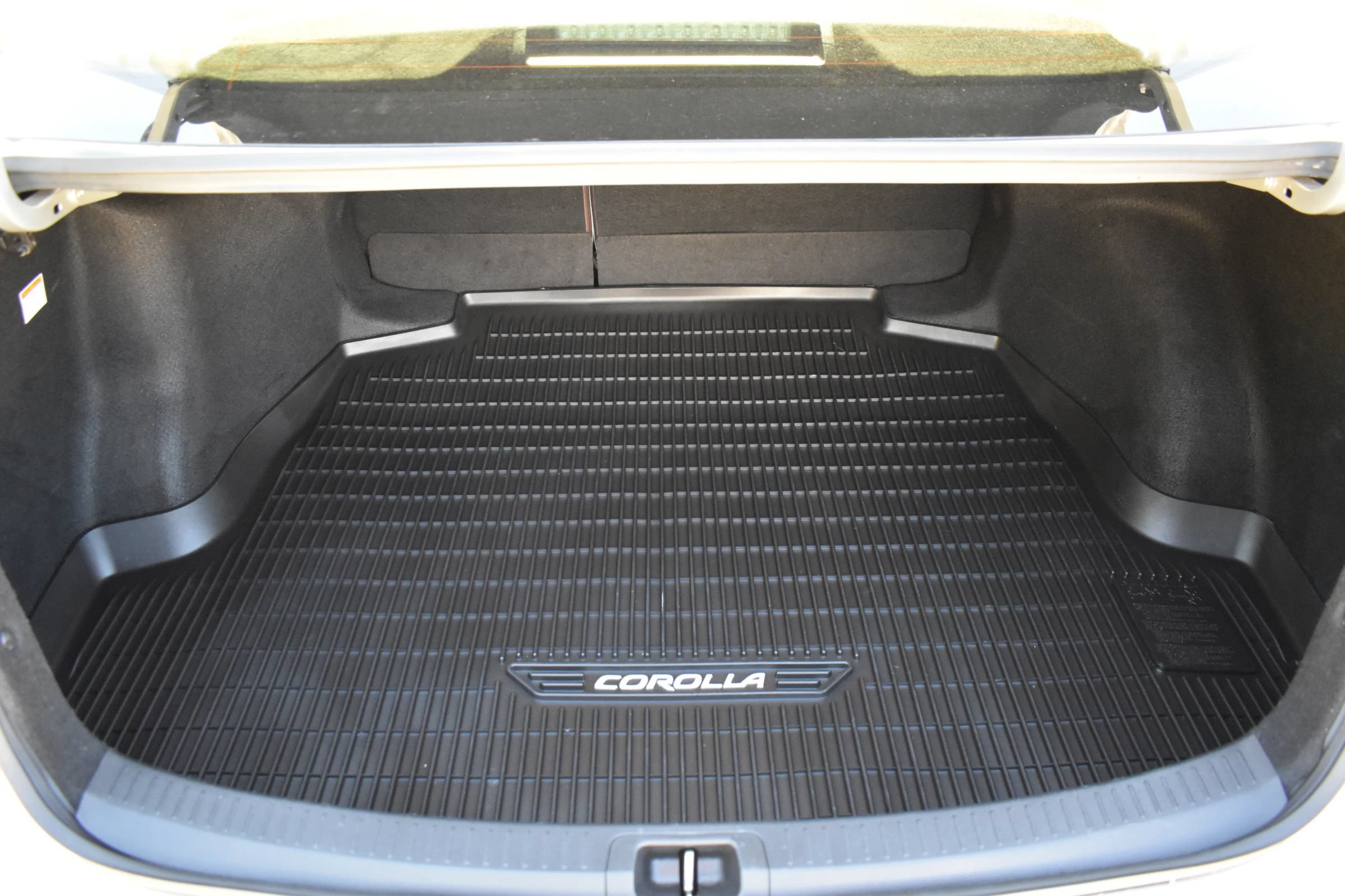 Used 2021 Toyota Corolla LE FWD image 28