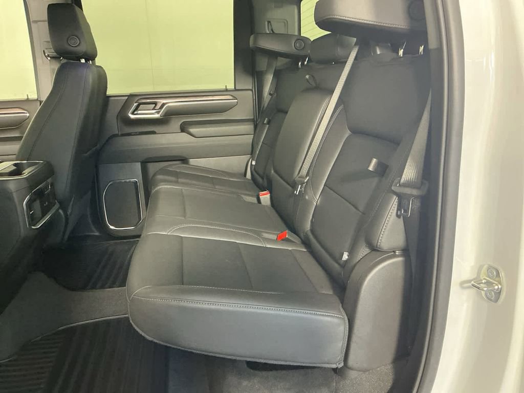 Used 2024 Chevrolet Silverado 2500 LTZ w/ LTZ Convenience Package image 18