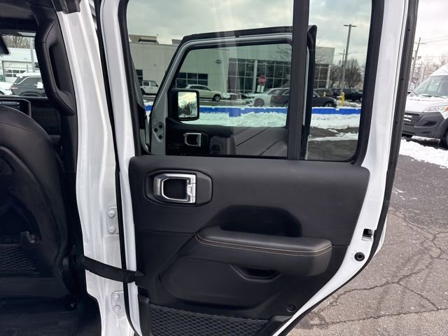 Used 2024 Jeep Wrangler Sahara image 35