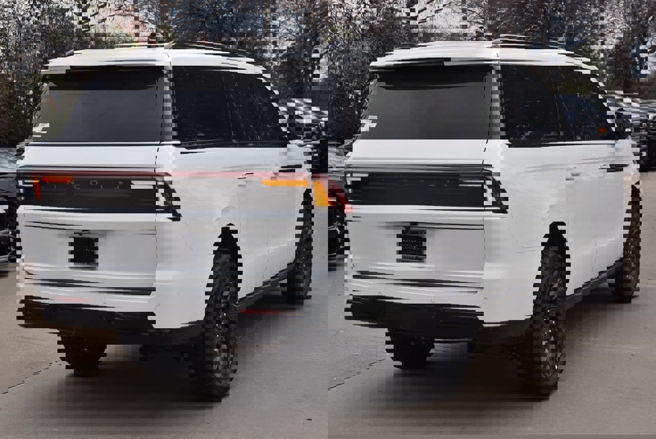 New 2025 Lincoln Navigator L Reserve w/ Jet Appearance Package image 14